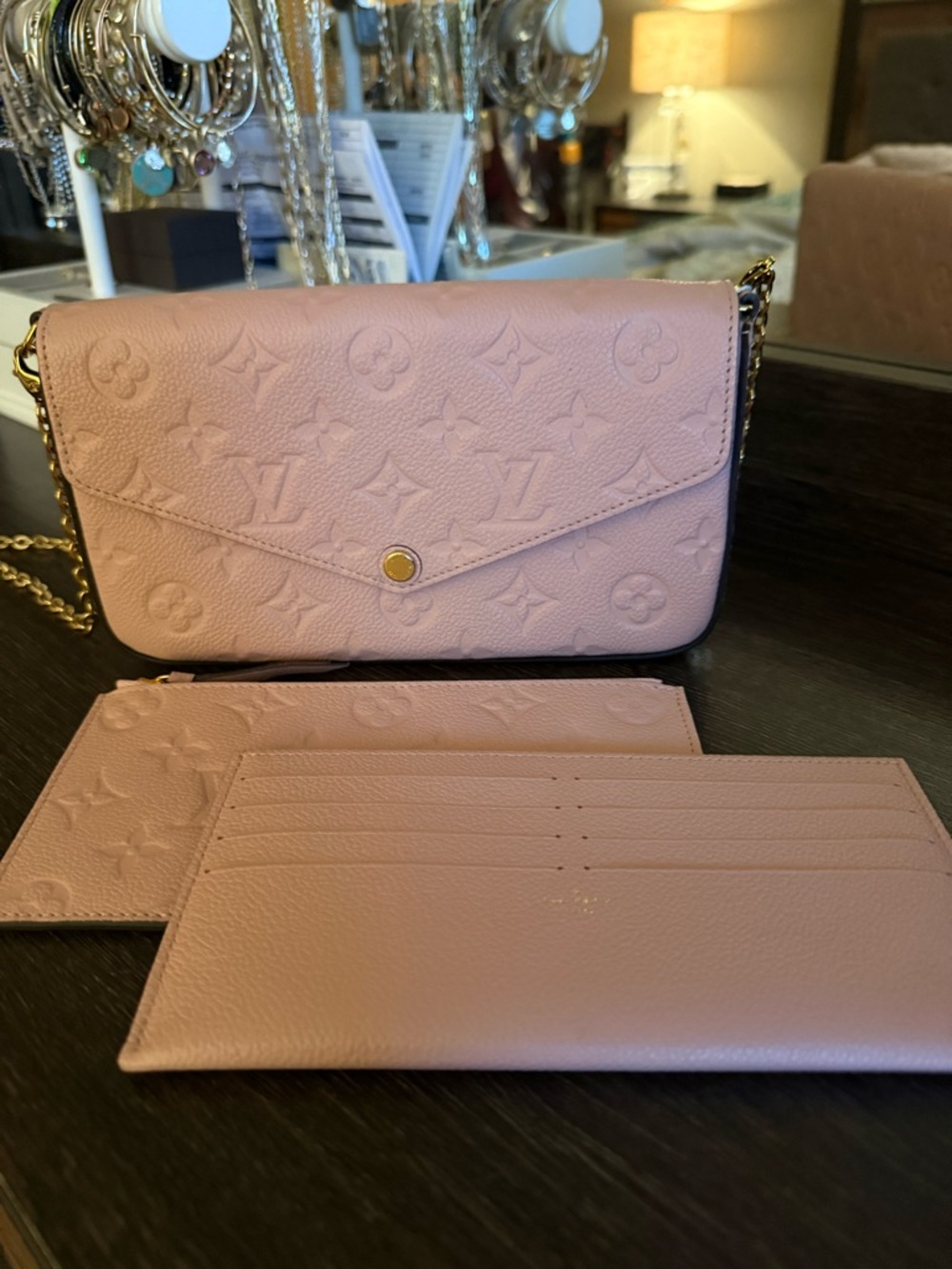 💗LIMITED TIME PRICE DROP 💗EUC Louis Vuitton Pochette Felicie Crossbody